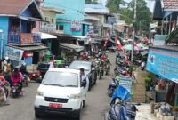 Unsur Tripika Kecamatan Murung Kabupaten Murung Raya saat berkeliling di dalam Kota Puruk Cahu,saat menghimbau warga untuk memasang Bendera Merah Putih, Rabu (7/8/2024). 