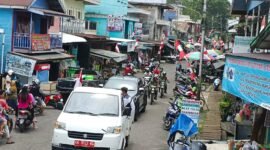 Unsur Tripika Kecamatan Murung Kabupaten Murung Raya saat berkeliling di dalam Kota Puruk Cahu,saat menghimbau warga untuk memasang Bendera Merah Putih, Rabu (7/8/2024). 