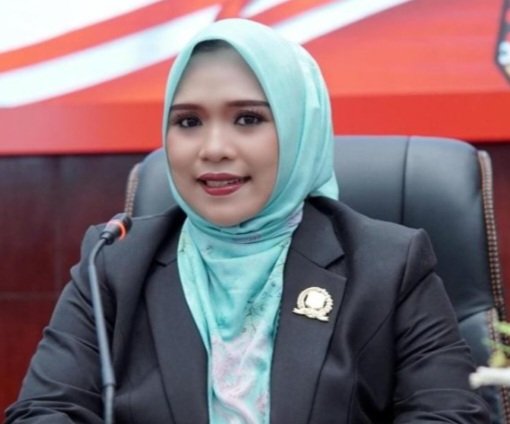Wakil Ketua I DPRD Murung Raya Dina Maulidah