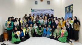 Wakil ketua I DPRD Mura, Dina Maulidah foto bersama dengan peserta pelatihan.