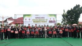 Wakil Ketua I DPRD Murung Raya Dina Maulidah ( Tengah ),  foto bersama usai Upacara HAB ke - 80 Kemenag RI.