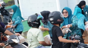 Wakil Ketua I DPRD Mura Sambangi Masjid-Masjid untuk Distribusi Takjil