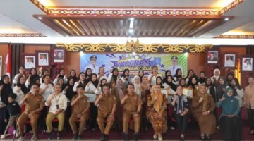 Penguatan Ekonomi Keluarga, Pemkab Mura Serahkan Bantuan Alat Usaha di Penutupan UPPKA