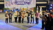 Wakil Ketua I DPRD Murung Raya, Dina Maulidah, S.HI. ( foto no 3 dari kanan. )