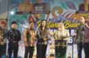 Ketua DPRD Kabupaten Murung Raya, H. Rumiadi, S.E., S.H., M.H. (Peci Hitam).