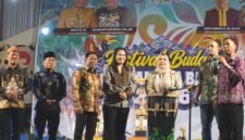 Ketua DPRD Kabupaten Murung Raya, H. Rumiadi, S.E., S.H., M.H. (Peci Hitam).