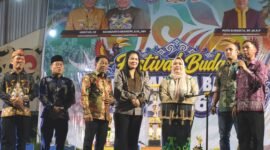 Ketua DPRD Kabupaten Murung Raya, H. Rumiadi, S.E., S.H., M.H. (Peci Hitam).