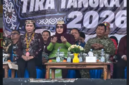 Wakil Ketua I DPRD Dina Maulidah, S.HI., mengikuti prosesi pembukaan Festival Budaya Tira Tangka Balang (TTB) 2026 di Alun-alun Jorih Jerah, Puruk Cahu.