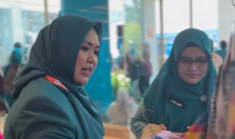 Wakil Ketua I DPRD Kabupaten Murung Raya, Dina Maulidah, Saat menghadiri Acara Puncak Peringatan Hari Kesatuan Gerak (HKG) PKK ke-54 Tingkat Nasional di Kota Makassar.