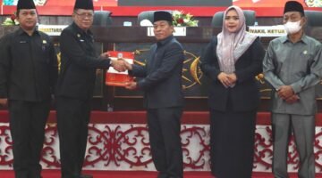 Hadiri Paripurna DPRD, Pemkab Mura Tekankan Pentingnya Penataan Hukum Daerah